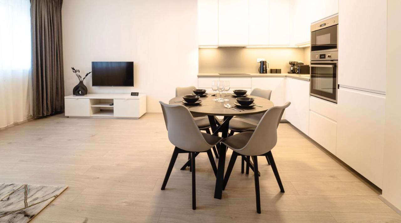 Tran Chien Apartment With Free Private Parking Prague Luaran gambar