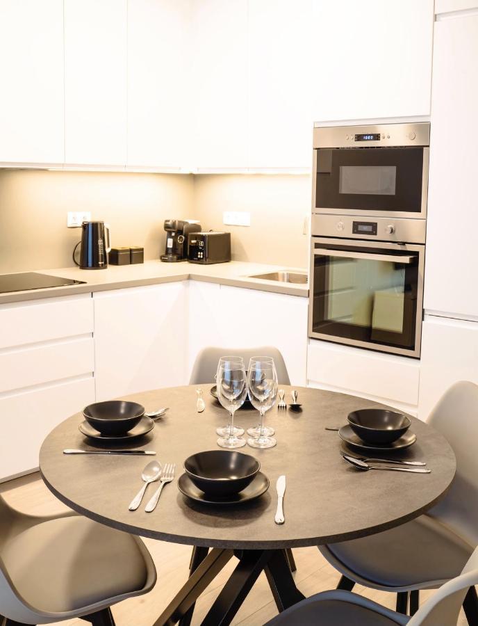 Tran Chien Apartment With Free Private Parking Prague Luaran gambar