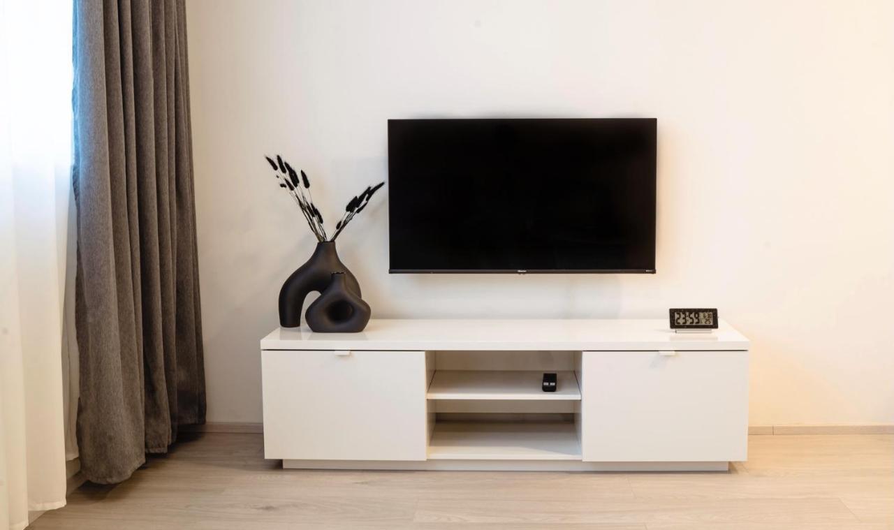 Tran Chien Apartment With Free Private Parking Prague Luaran gambar