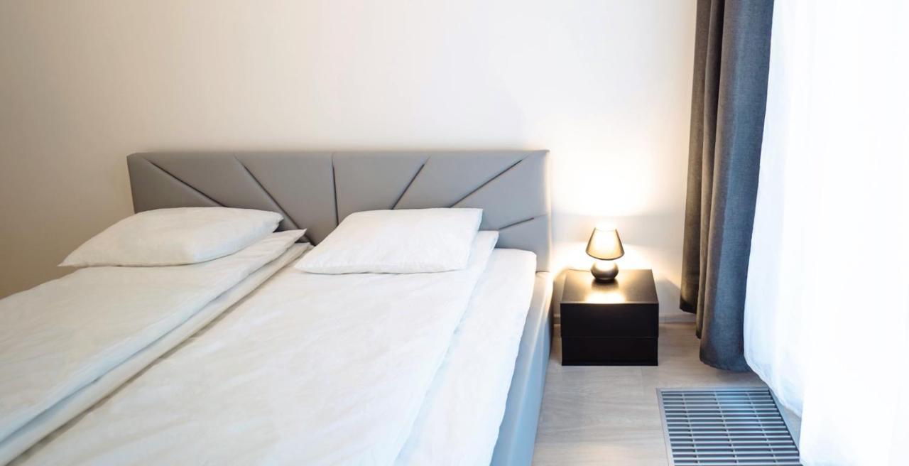 Tran Chien Apartment With Free Private Parking Prague Luaran gambar