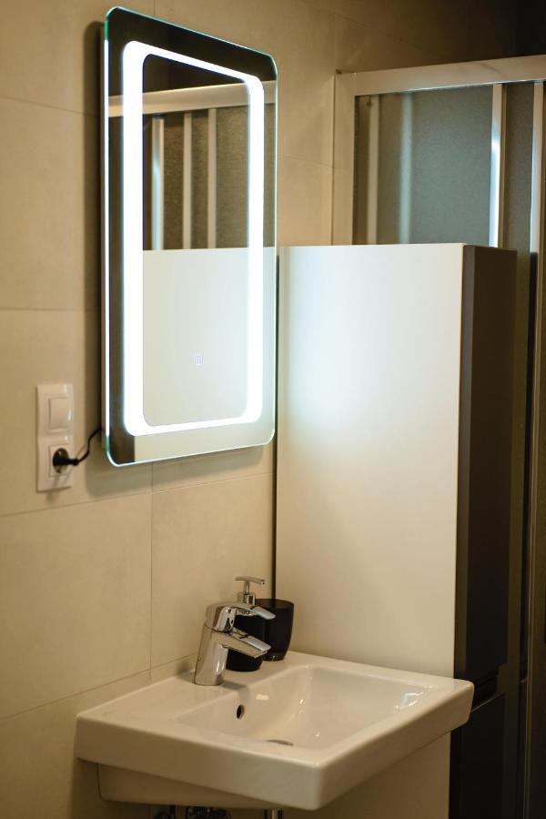 Tran Chien Apartment With Free Private Parking Prague Luaran gambar