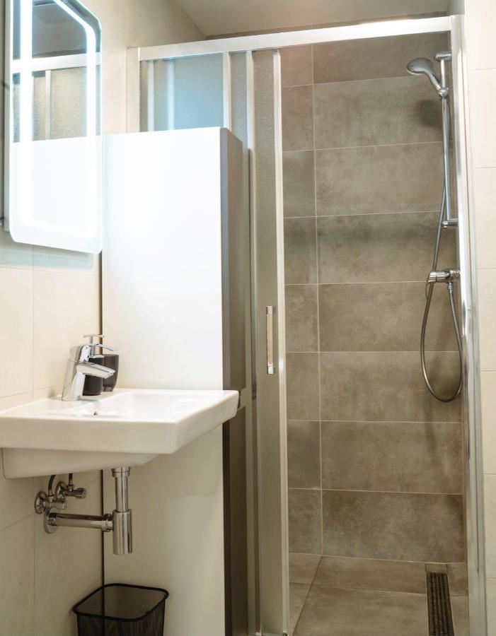 Tran Chien Apartment With Free Private Parking Prague Luaran gambar